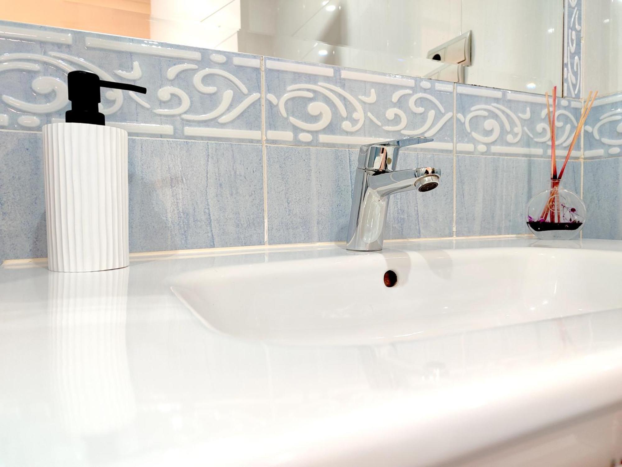 D4: Design & Relax In The City مالقة المظهر الخارجي الصورة